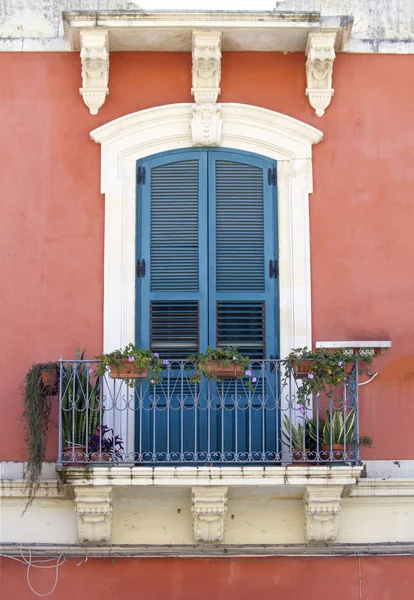 Vieja ventana sicliana — Foto de Stock