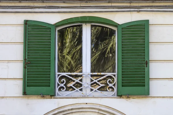 Altes siklisches Fenster — Stockfoto