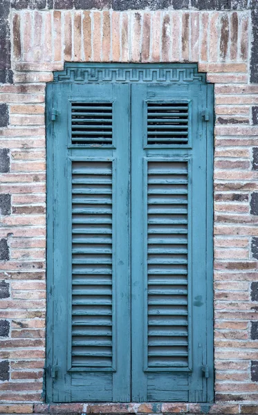 Altes sizilianisches fenster — Stockfoto