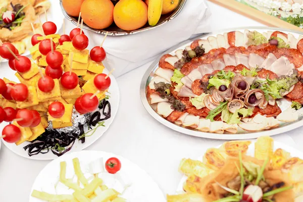 Essen auf dem Tisch — Stockfoto