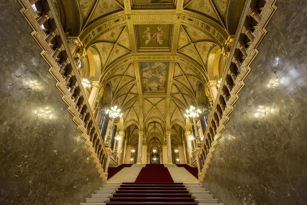 Edificio del Parlamento húngaro en Budapest — Foto de Stock