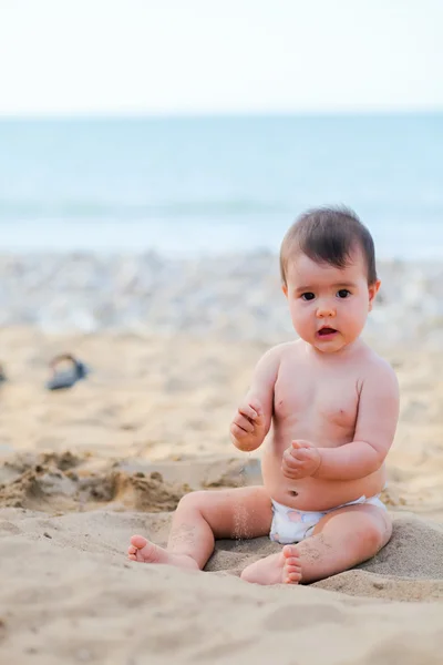 Bébé sur la plage — Photo