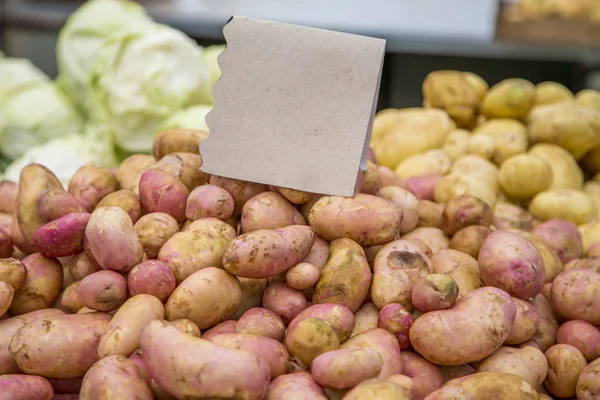 Frisches Gemüse auf dem Markt — Stockfoto