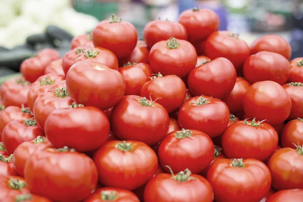 시장에 있는 신선 한 토마토 — 스톡 사진