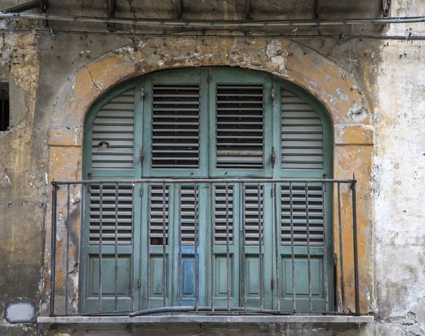 Vieja ventana sicliana — Foto de Stock