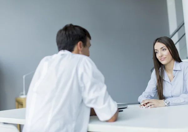 Young people in the office — Stock Photo, Image