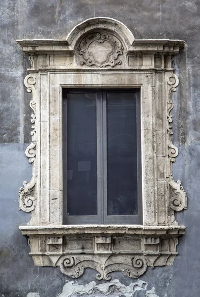 Altes sizilianisches fenster — Stockfoto