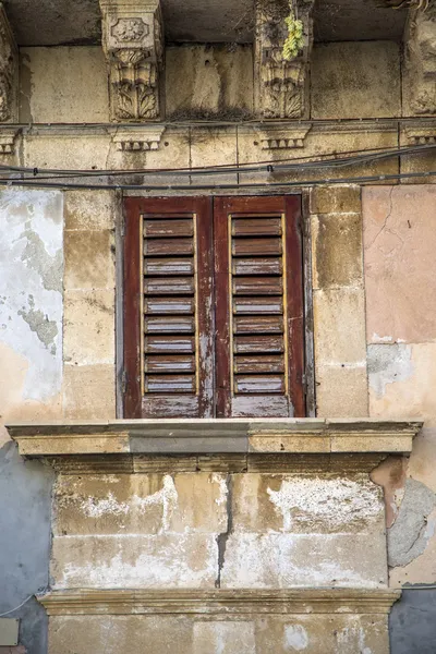 หน้าต่างซิซิลีเก่า — ภาพถ่ายสต็อก
