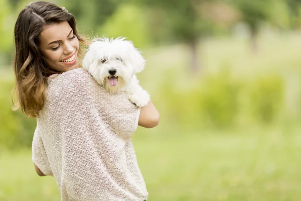 Köpekli Kadın — Stok fotoğraf