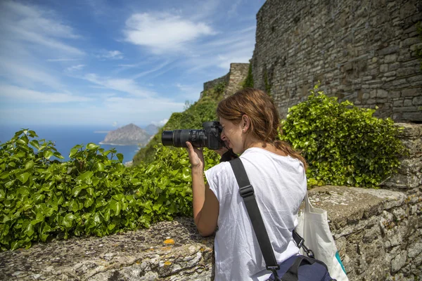 Frau mit Kamera — Stockfoto