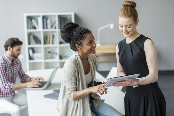 Young people in the office — Stock Photo, Image