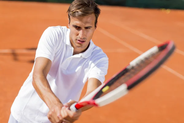 Uomo che gioca a tennis — Foto Stock