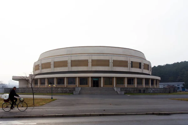 ピョンヤン 2016年11月10日 北朝鮮の平壌スポーツストリートにある重量挙げホール ホールは1988年に建設され 2000席ある — ストック写真