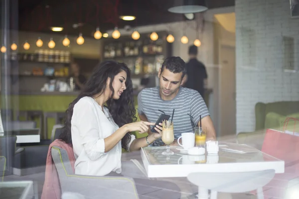 Koppel in het café — Stockfoto