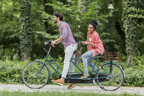 Couple riding on bicycle — Stock Photo, Image