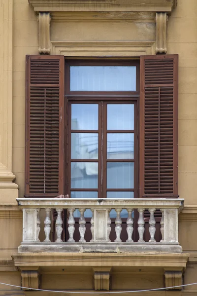 Altes siklisches Fenster — Stockfoto