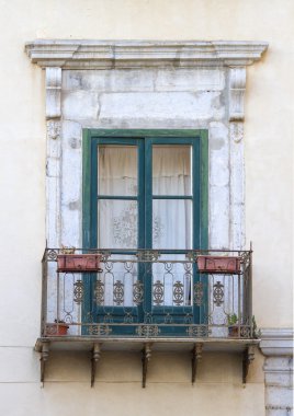 eski siclian pencere
