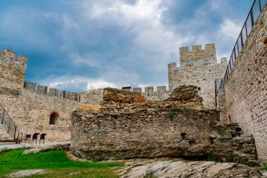 Sırbistan 'da Tuna Nehri üzerindeki Ram Kalesi' ne bak