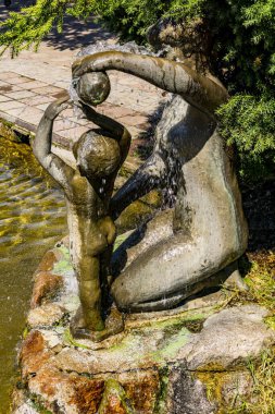 Sırbistan 'ın doğusundaki Zajecar kasabasında çeşme banyosu. Sanatçı Dusan Nikoliç tarafından 1950 'lerde yapılmıştır..