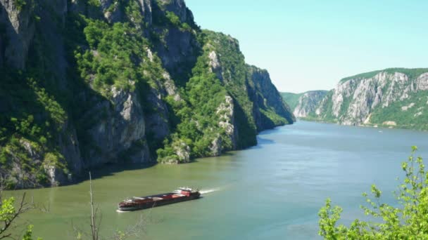 Cargo Ship Danube Gorge Djerdap Serbian Romanian Border — стокове відео