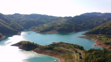 Sırbistan 'daki Zaovine Gölü' nde hava manzarası