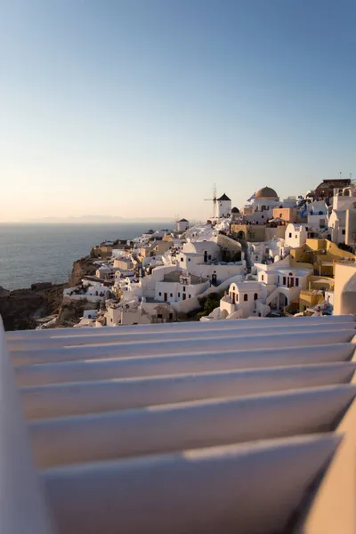 Pohled Vesnici Oia Ostrově Santorini Řecku Při Západu Slunce — Stock fotografie