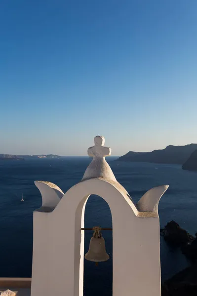 Uitzicht Witte Klokkentoren Bij Zonsondergang Santorini Eiland Griekenland — Stockfoto