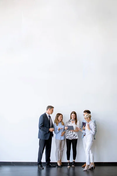 Group Business People Standing Wall Office — Stock Photo, Image
