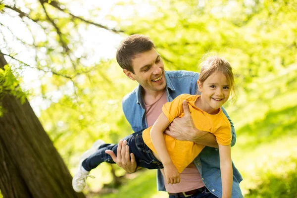 Single Father Having Fun Park Cute Little Daughter — Stock Photo, Image