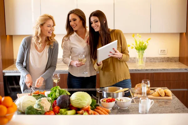 Group Pretty Young Women Preparing Meal Looking Recipes Digital Tablet — стоковое фото