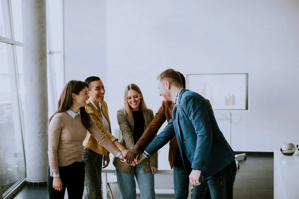 Kreatives Team Legt Modernen Büro Hand — Stockfoto