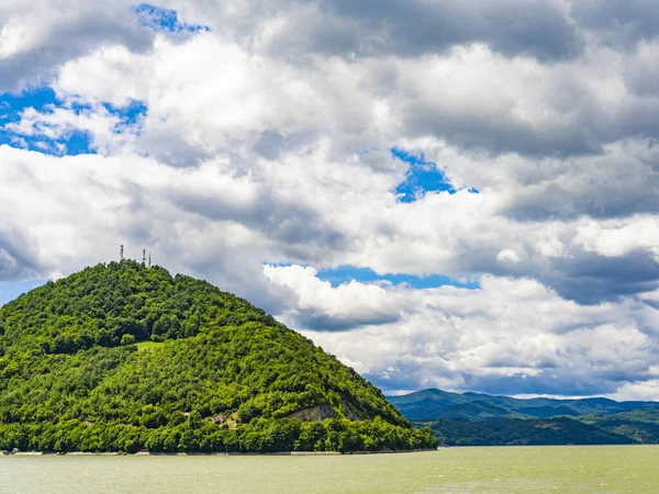在塞尔维亚的杰尔达普多瑙河峡谷景观 — 图库照片