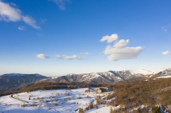 Vista Aérea Montanha Dia Ensolarado Inverno — Fotografia de Stock