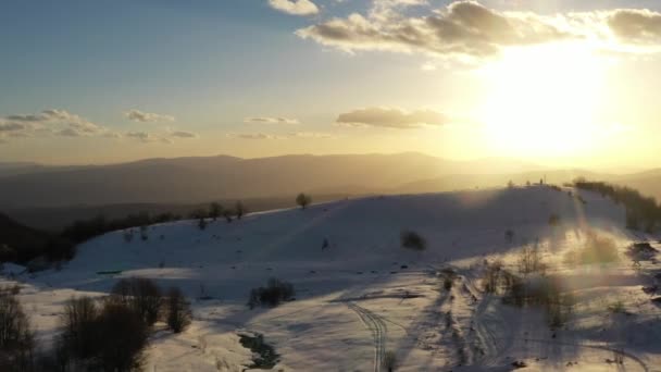 冬の日の夕日の山での空中景色 — ストック動画