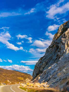 Sırbistan 'ın Cerdap kentindeki Tuna yolu manzaralı