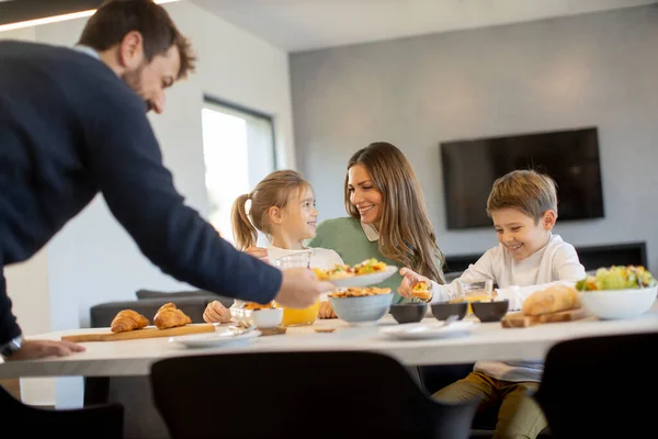Young Happy Family Talking While Having Breakfast Dining Table Apartment — Stock Photo, Image