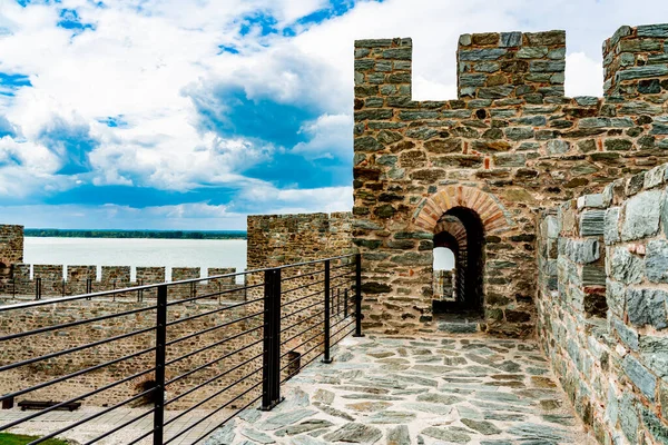 セルビアのドナウ川のラム要塞を見る — ストック写真