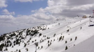Sırbistan 'ın Kopaonik dağındaki radar istasyonunun kış zamanı hava görüntüsü