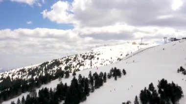 Sırbistan 'ın Kopaonik dağındaki kayak merkezinin hava manzarası