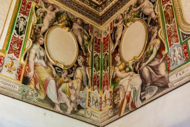 TIVOLI, İtalya - 23 Eylül 2018: Tivoli, İtalya 'da Villa d' Este iç mimarisi. Tivoli 'deki bu 16. yüzyıl villası UNESCO' nun dünya mirası listesinde yer alıyor..