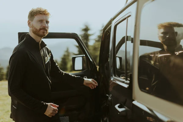 Young Handsome Red Hair Man Getting Terrain Vehicle Roadtrip Nature — Stock Photo, Image