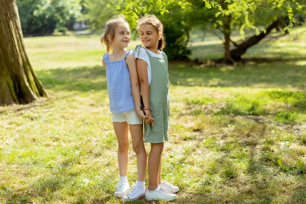 Two Cute Little Girls Standing Back Back Park — 스톡 사진