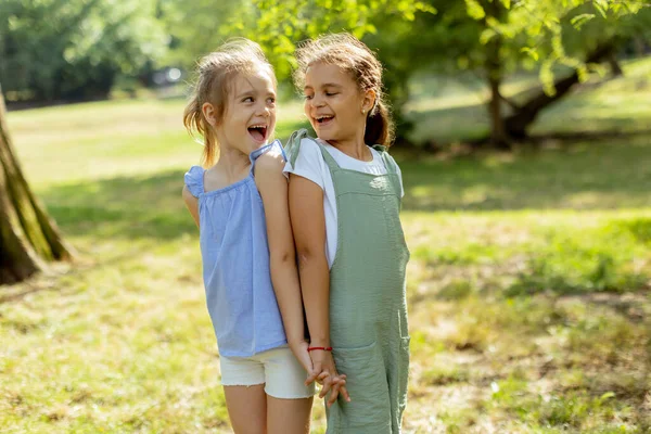 Two Cute Little Girls Standing Back Back Park — 스톡 사진