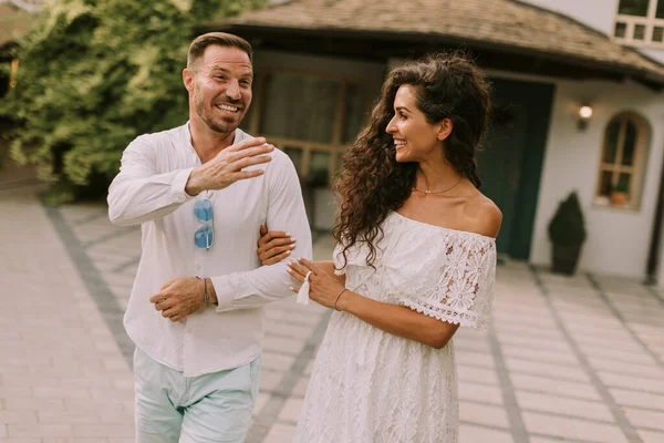 Handsome Young Couple Walking Backyard — Stock Photo, Image