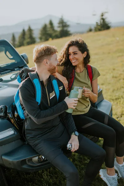 Handsome Young Couple Relaxing Terrain Vehicle Hood Countryside — Stockfoto