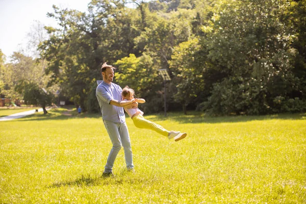 Father Cute Little Daughter Having Fun Grass Park — Stock Photo, Image