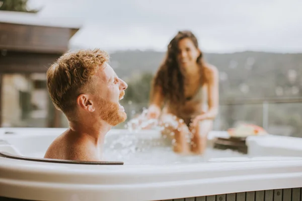 Attractive Young Couple Enjoying Outdoor Hot Tub Vacation — Stockfoto