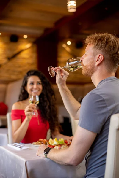 Handsome Young Couple Having Lunch White Wine Restaurant — Stockfoto