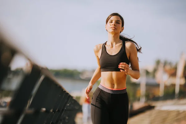 Vista Attiva Giovane Bella Donna Che Corre Sul Lungomare Lungo — Foto Stock