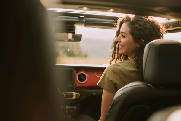 Young Handsome Couple Having Fun Roadtrip — Fotografia de Stock